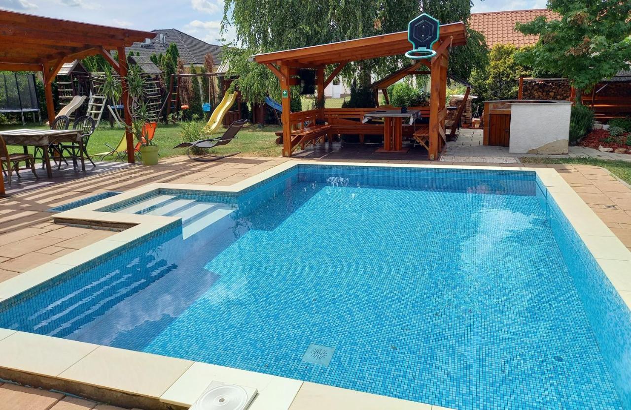 Medea Apartman Bük Buitenkant foto